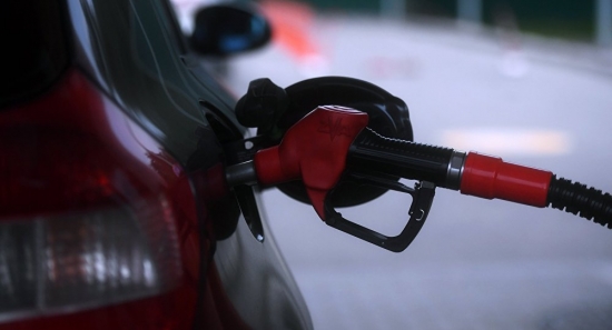 Как изменились цены на бензин в Латвии за неделю