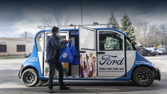 Ford atklāj bezpilota piegādes pakalpojumu vecāka gadagājuma cilvēkiem